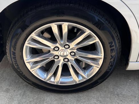 Used 2017 Chrysler 300 Limited w/ Value Package image 11