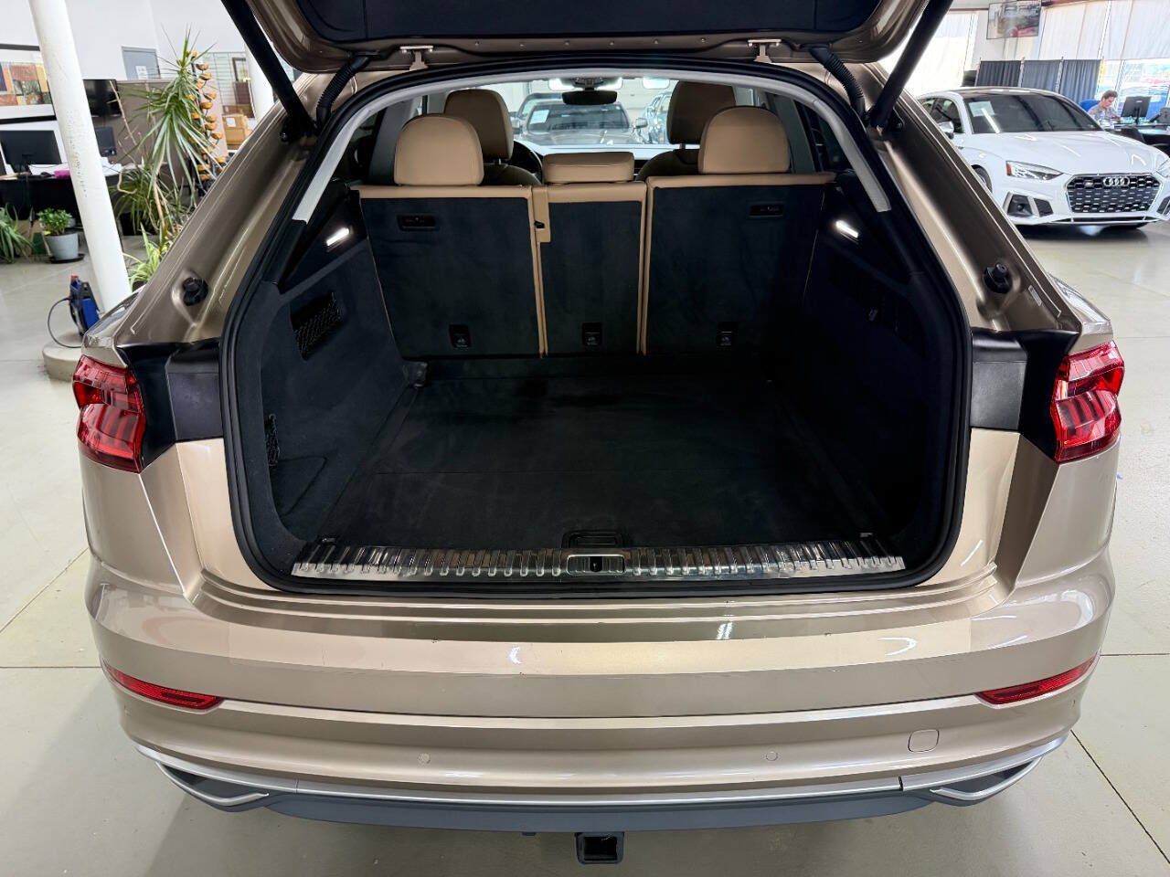 Used 2019 Audi Q8 Premium Plus w/ Premium Plus AWD/4WD image 9