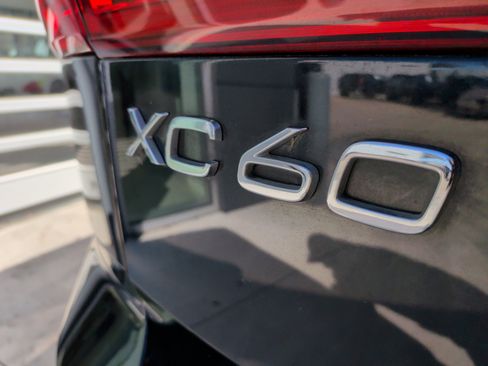 Used 2021 Volvo XC60 T5 Momentum image 39