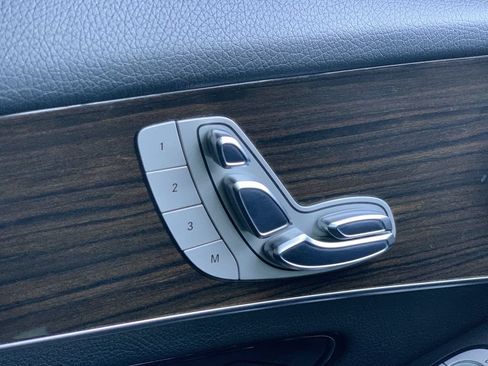 Used 2018 Mercedes-Benz GLC 300 4MATIC image 16