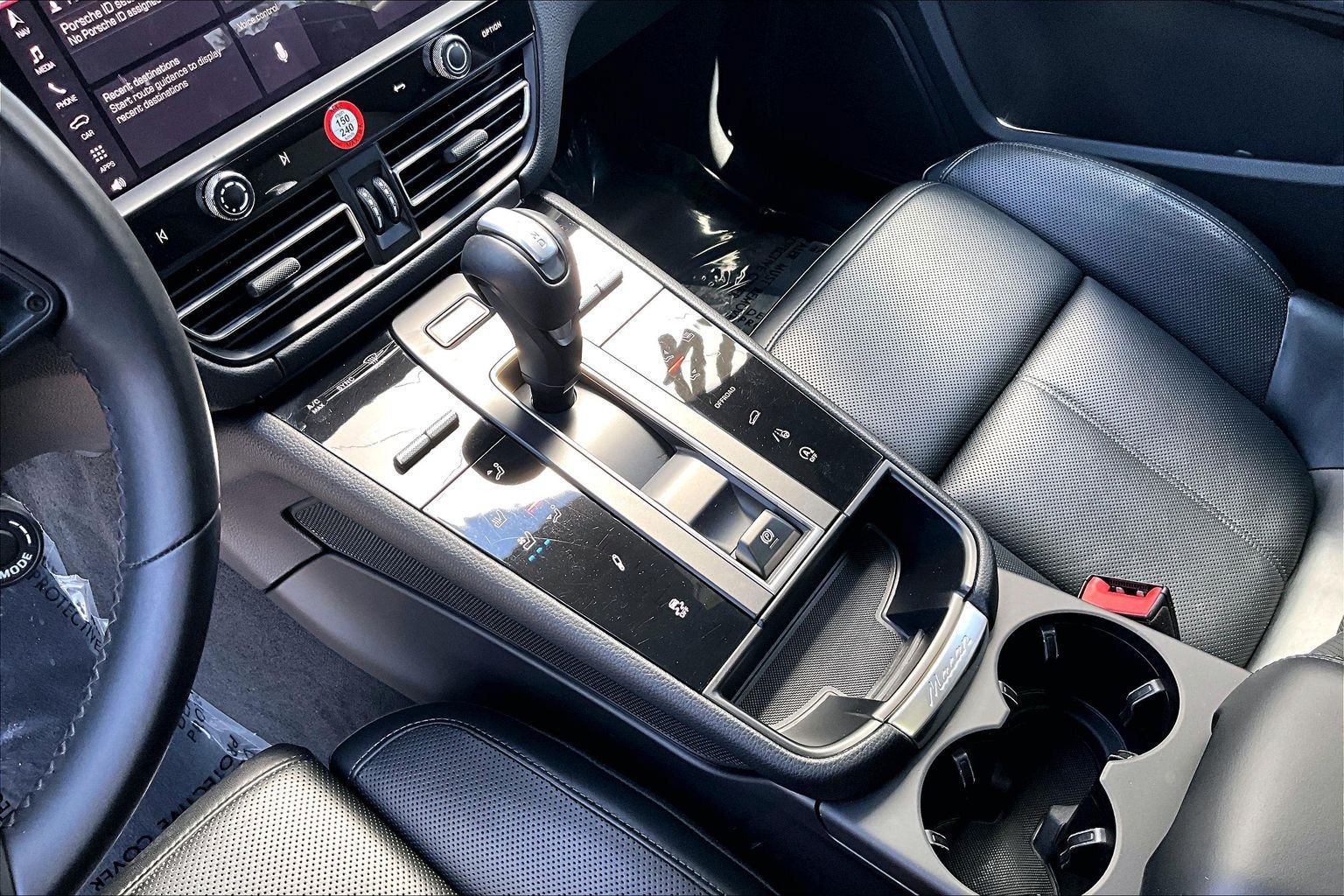 Used 2024 Porsche Macan Turbo AWD/4WD image 16