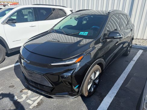 Used 2023 Chevrolet Bolt EUV LT w/ Convenience Package image 9