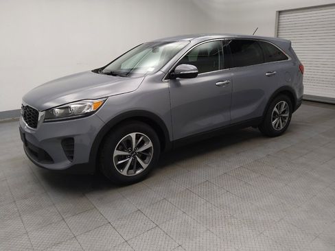 Used 2020 Kia Sorento LX image 2
