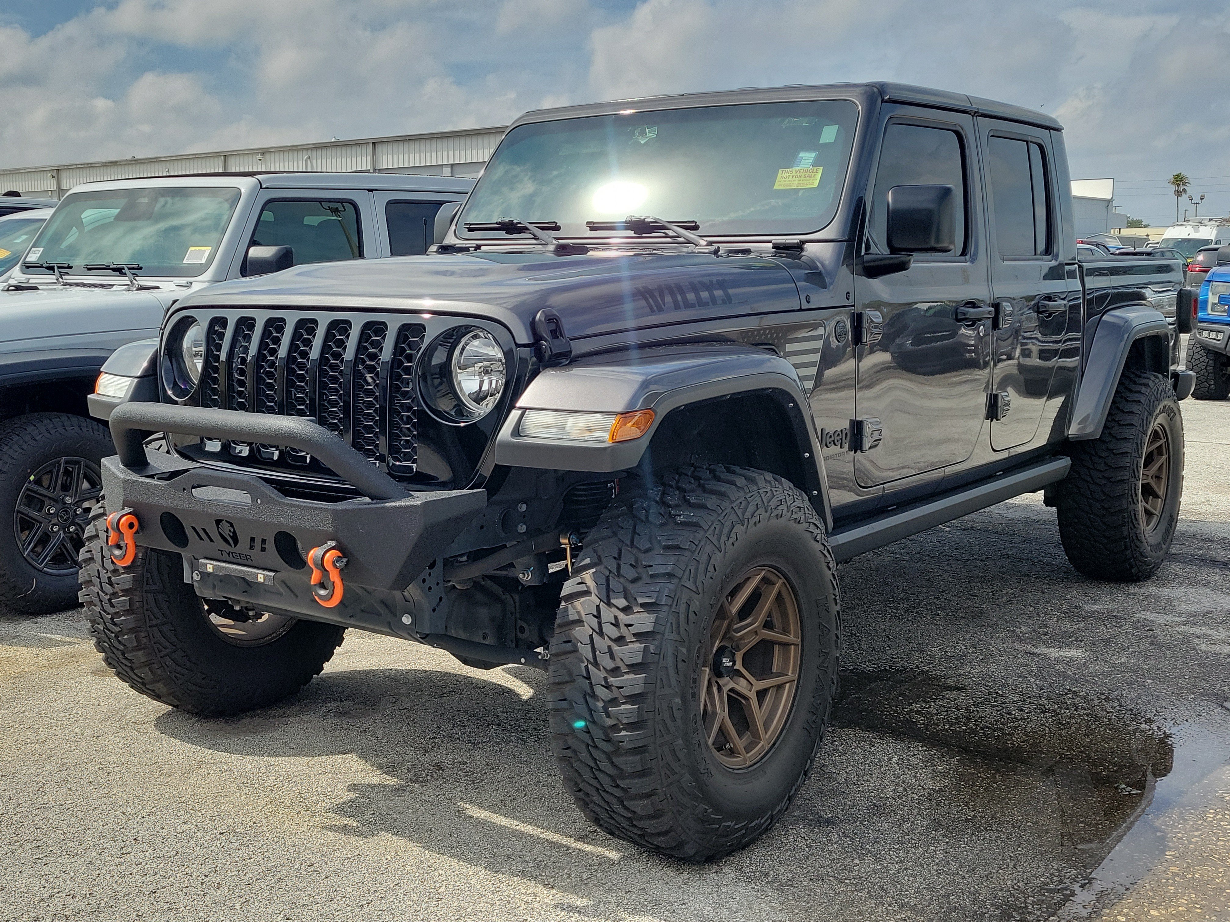 Used 2023 Jeep Gladiator Sport AWD/4WD image 3