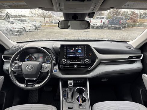 Used 2021 Toyota Highlander LE image 23