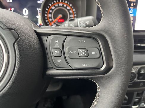 Used 2025 Jeep Wrangler Unlimited Rubicon image 7