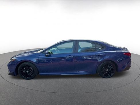 Used 2025 Toyota Camry SE image 9