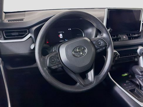 Used 2025 Toyota RAV4 XLE FWD image 18