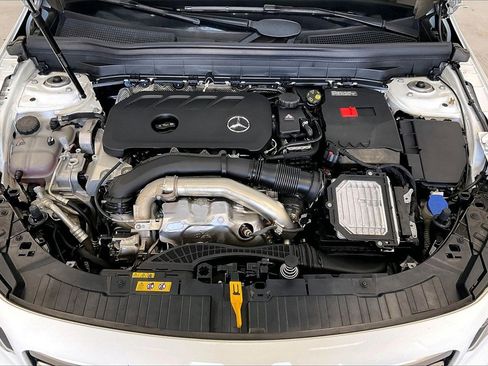 Used 2025 Mercedes-Benz GLB 250 4MATIC image 28