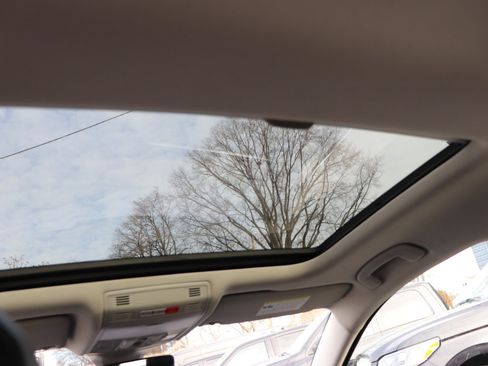 Used 2024 Volkswagen Jetta SE image 21