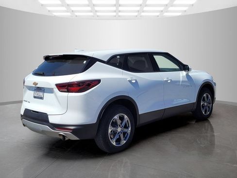 Used 2025 Chevrolet Blazer LT AWD/4WD image 4
