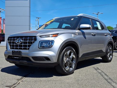 Used 2023 Hyundai Venue SEL FWD image 3