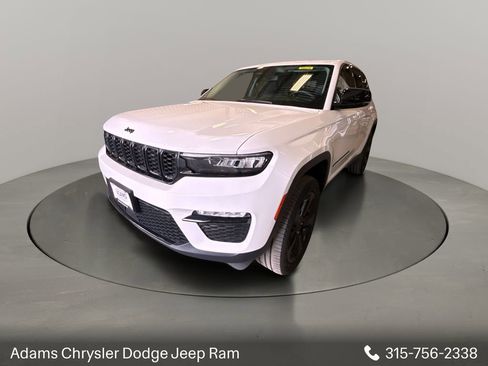 Used 2023 Jeep Grand Cherokee Limited w/ Black Appearance Package AWD/4WD image 7