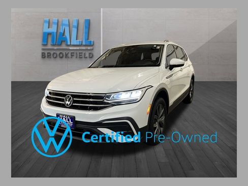 Certified 2022 Volkswagen Tiguan SE AWD/4WD image 1