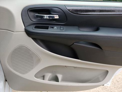 Used 2017 Dodge Grand Caravan SE w/ Power Window Group image 18