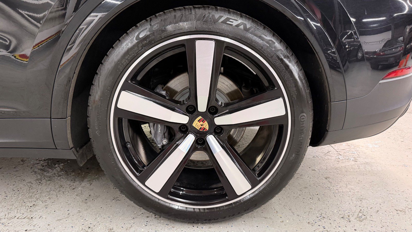 Used 2024 Porsche Cayenne AWD/4WD image 14