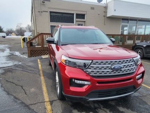 Used 2023 Ford Explorer Limited w/ Equipment Group 301A image 3