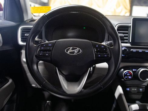 Used 2023 Hyundai Venue SEL FWD image 18