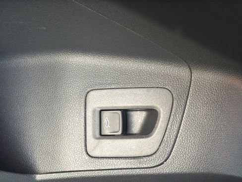 Used 2023 Volkswagen Atlas Cross Sport SEL Premium R-Line image 20