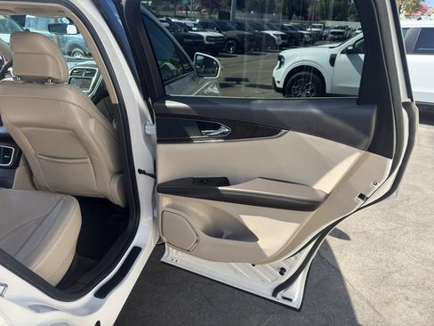 Used 2016 Lincoln MKX Select w/ Select Plus Package AWD/4WD image 23