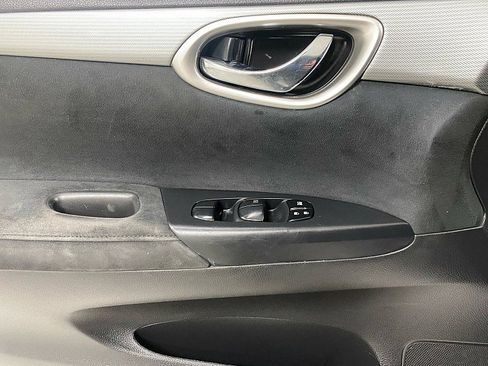 Used 2013 Nissan Sentra SR w/ Premium Pkg image 9