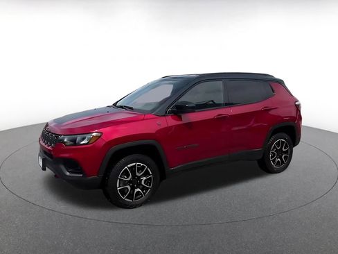 Used 2025 Jeep Compass Trailhawk AWD/4WD image 4