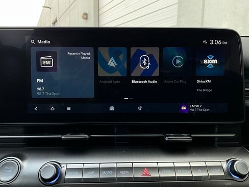 Used 2025 Hyundai Kona SEL image 32