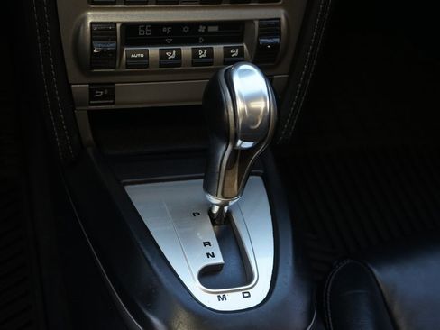 Used 2005 Porsche 911 Carrera image 16