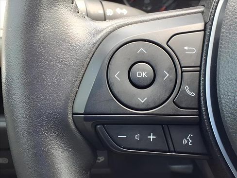 Used 2020 Toyota RAV4 XLE Premium image 26