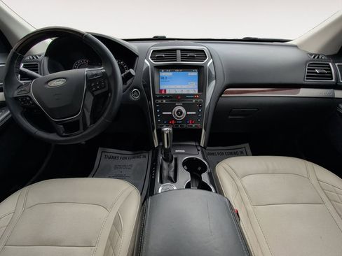 Used 2018 Ford Explorer Platinum AWD/4WD image 10