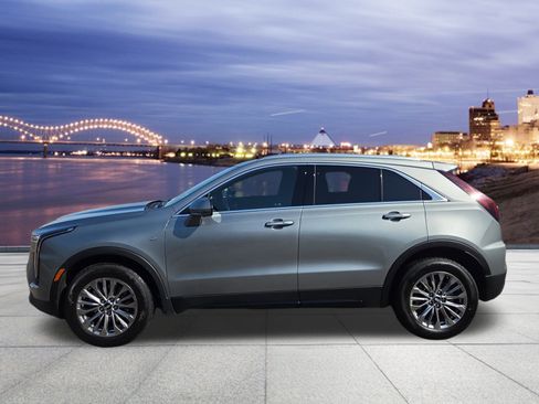 Used 2025 Cadillac XT4 Premium Luxury image 2