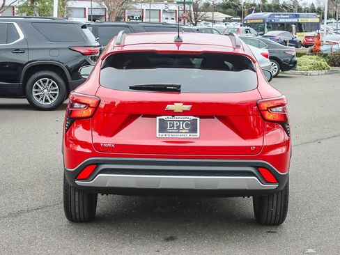 New 2026 Chevrolet Trax LT w/ Sunroof Package image 3