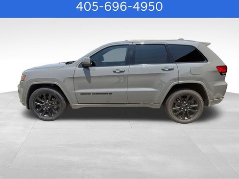 Used 2022 Jeep Grand Cherokee Laredo X AWD/4WD image 2