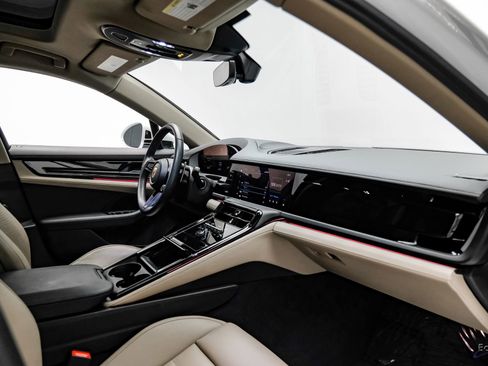 Used 2025 Porsche Panamera w/ Premium Package image 42