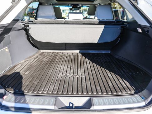 Used 2024 Toyota Venza Limited image 28