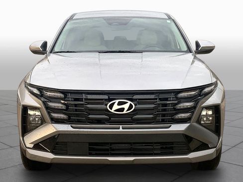 Used 2025 Hyundai Tucson SE FWD image 3