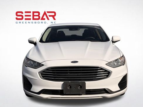 Used 2019 Ford Fusion SE FWD image 2