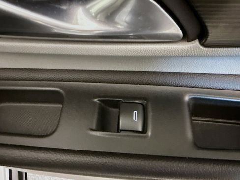 Used 2022 GMC Terrain SLT image 31