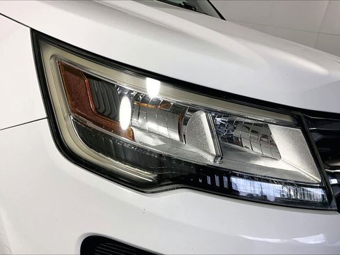 Used 2018 Ford Explorer FWD image 26