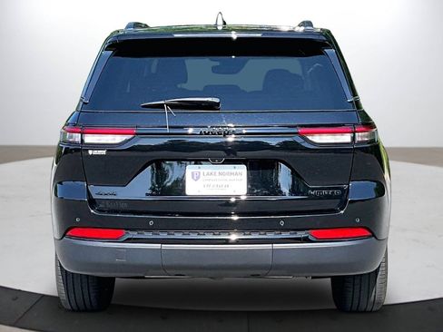 Used 2023 Jeep Grand Cherokee Limited w/ Black Appearance Package AWD/4WD image 8