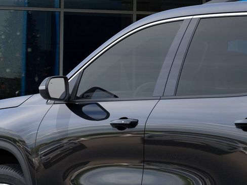 New 2027 Chevrolet Traverse LT w/ Sun and Wheel Package FWD image 12