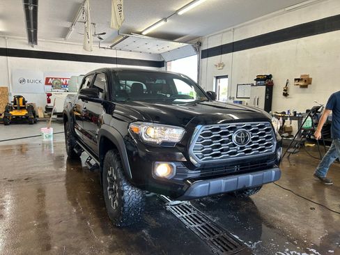Used 2023 Toyota Tacoma TRD Off-Road AWD/4WD image 9