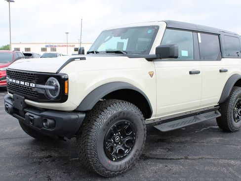 New 2026 Ford Bronco Badlands AWD/4WD image 3