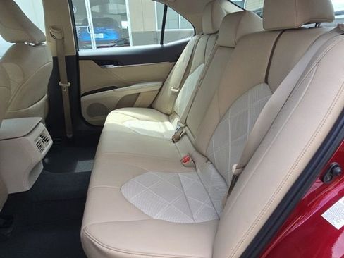 Used 2018 Toyota Camry XLE FWD image 11