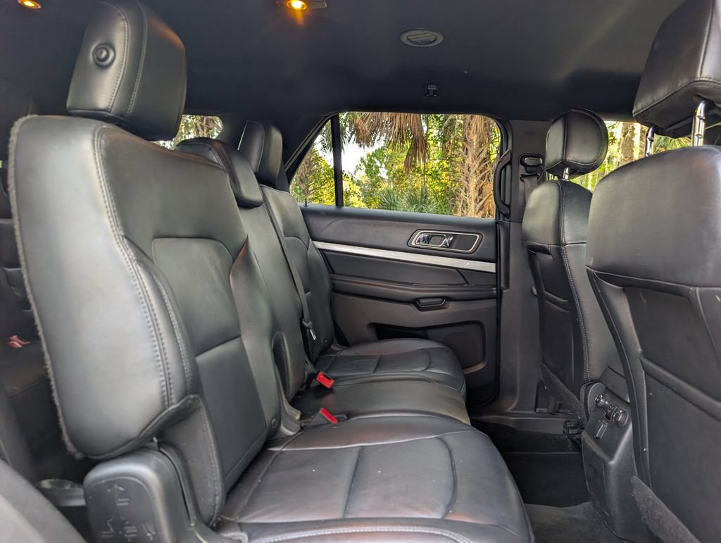 Used 2016 Ford Explorer XLT w/ Equipment Group 202A FWD image 15