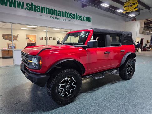 Used 2023 Ford Bronco 4-Door AWD/4WD image 2