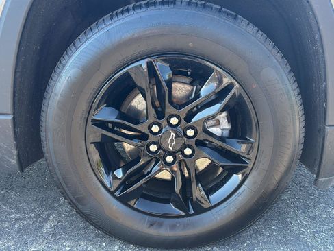 Used 2023 Chevrolet Traverse LT w/ Midnight/Sport Edition AWD/4WD image 9