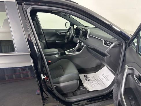 Used 2023 Toyota RAV4 SE w/ Convenience Package AWD/4WD image 10
