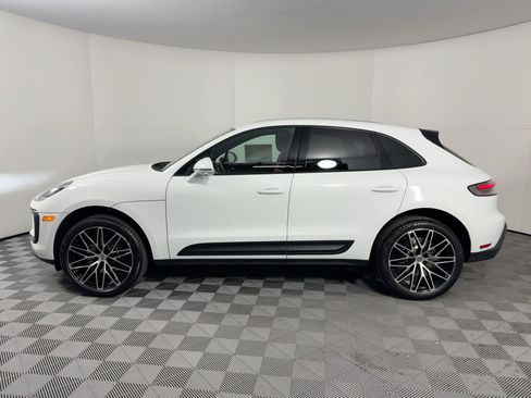 Used 2026 Porsche Macan image 2