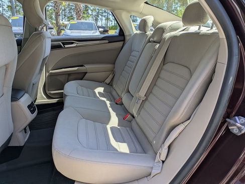 Used 2018 Ford Fusion SE w/ Fusion SE Technology Package image 12